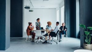 ¿Subirías los salarios de los empleados que renuncien al teletrabajo?
