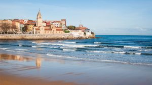 Gijón Cimadevilla desde la playa