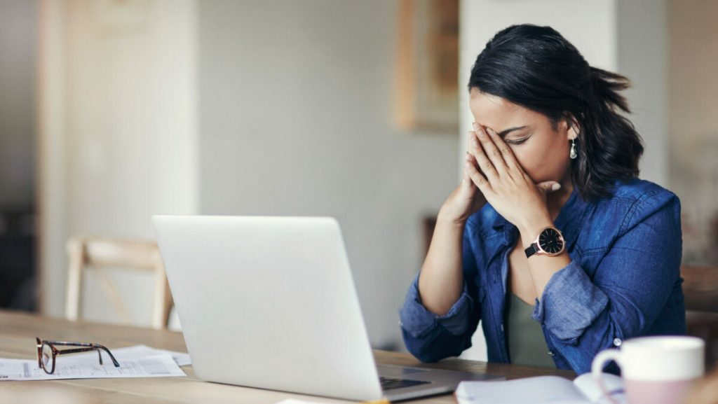 Los errores mentales que sabotean las decisiones de los emprendedores