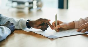 Precontrato laboral: ¿Qué derechos y obligaciones tienes si firmas uno?