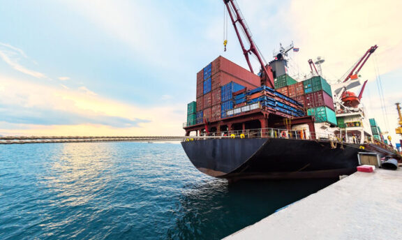 istock puerto cadiz