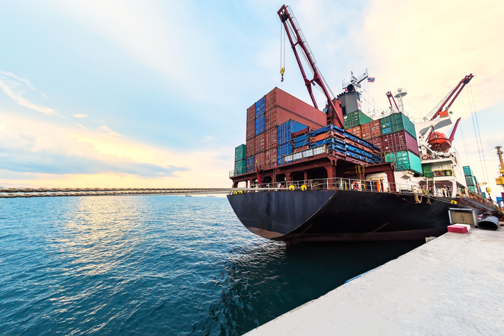 istock puerto cadiz