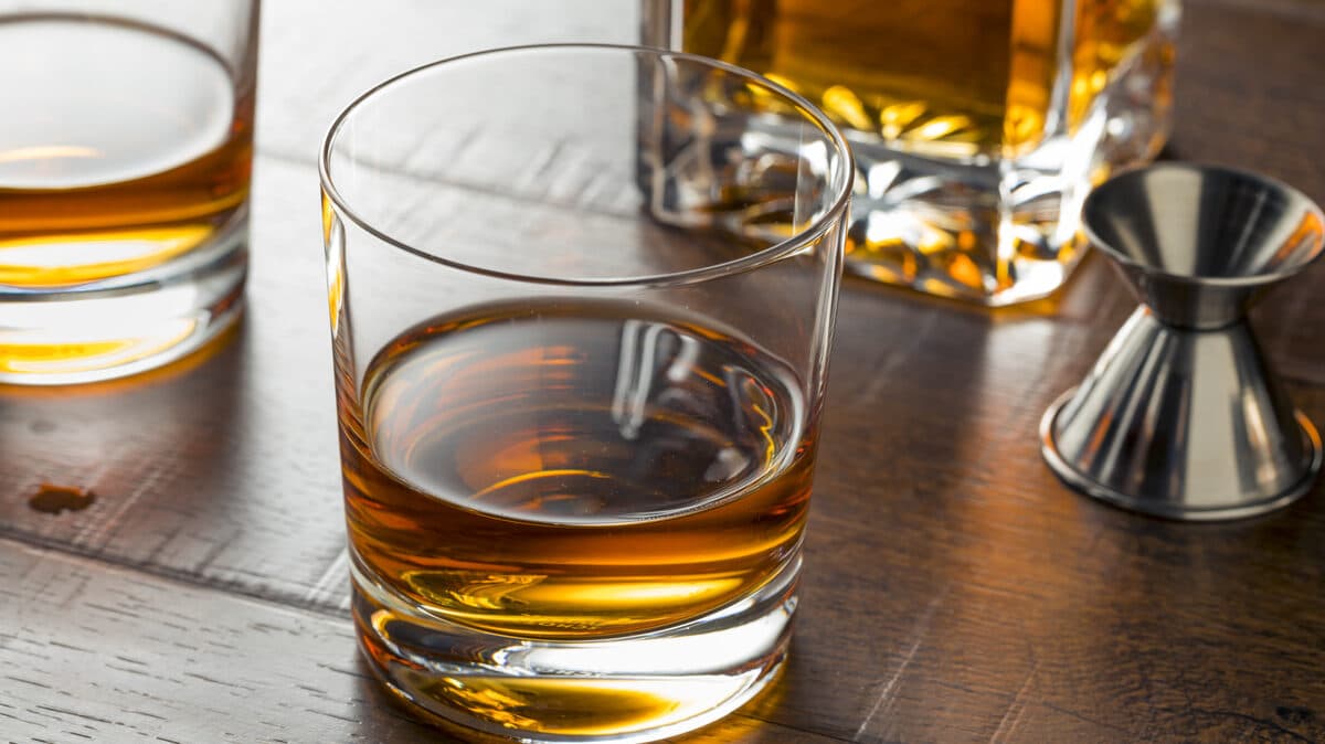 Whisky: un negocio más rentable que la bolsa o el oro para invertir