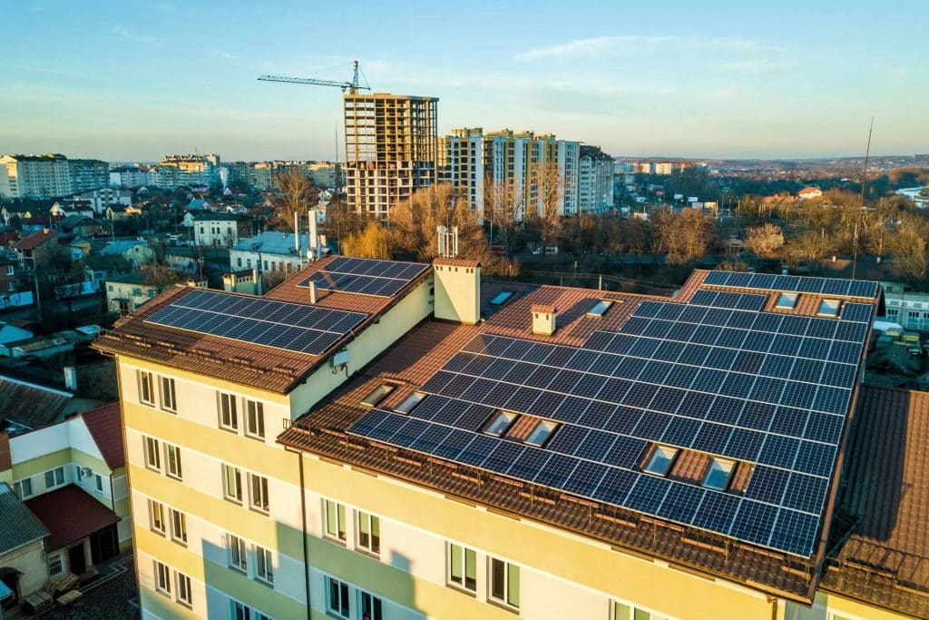Cireval ofrece soluciones tecnológicas avanzadas para gestionar las instalaciones fotovoltaicas en el hogar desde el móvil