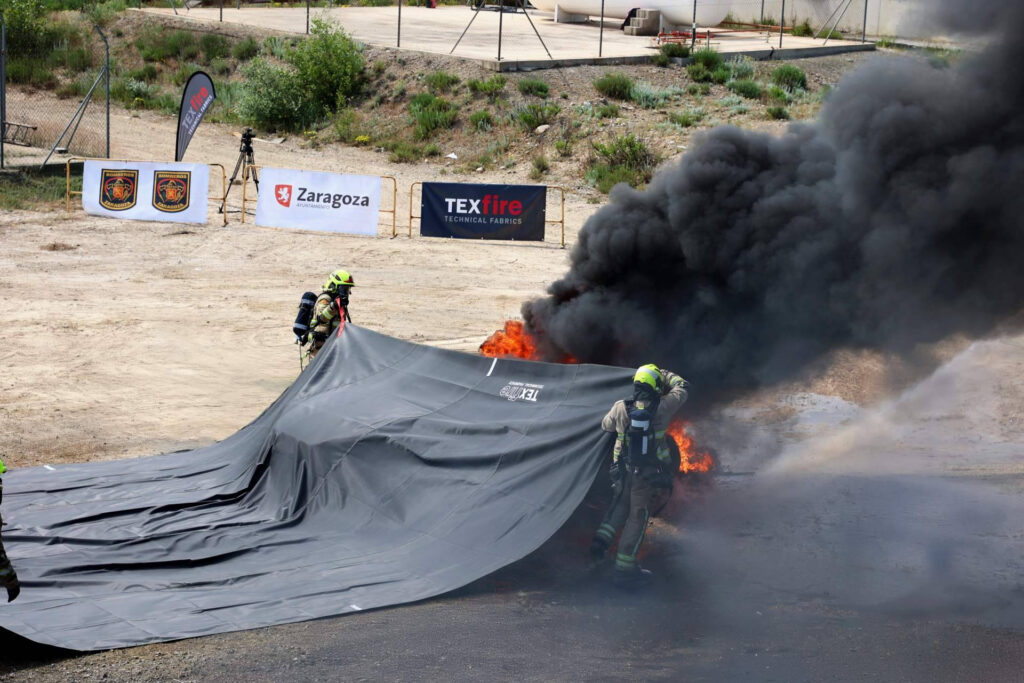 Texfire prueba sus mantas ignífugas en un test real con un coche eléctrico equipado con baterías de litio