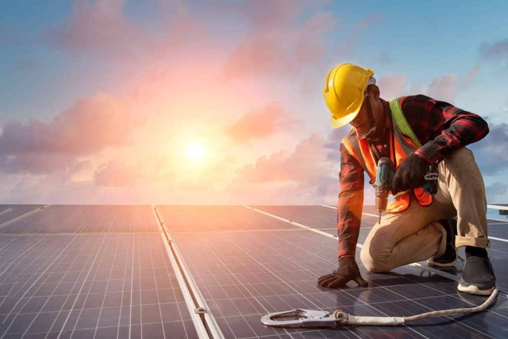 La instalación de placas solares y las subvenciones disponibles, por Elecnou