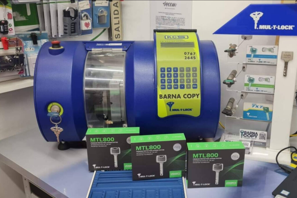 Seguridad reforzada en Barcelona con los bombines antibumping Mul-T-Lock de Barnacopy
