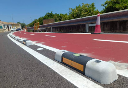 El separador de carril bici fotoluminiscente de Abadecom Urban impulsa la movilidad sostenible en España