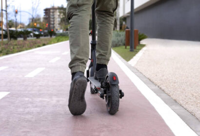Patinetes eléctricos y VMP con seguro obligatorio desde 2026; así afectará a conductores y peatones