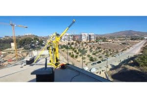 Elevall patenta la primera grúa que permite elevar cargas en zonas urbanas sin cortar calles