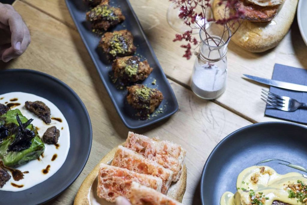 Disfrutar del restaurante mediterráneo Season Restaurant ubicado en Eixample, Barcelona