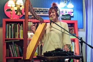 Arpas, contrabajos, violines, timples y botellas de anís en ExVita