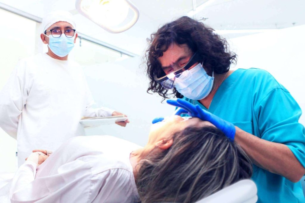 Marlon Becerra representa la odontología estética en Colombia con más de 35 años de experiencia