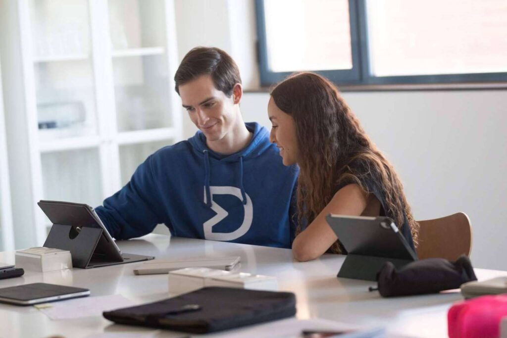 Alumnos de FP en Davante MEDAC desarrollan una app de IA que detecta melanoma