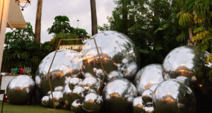 Las esferas gigantes; innovación en decoraciones con globos