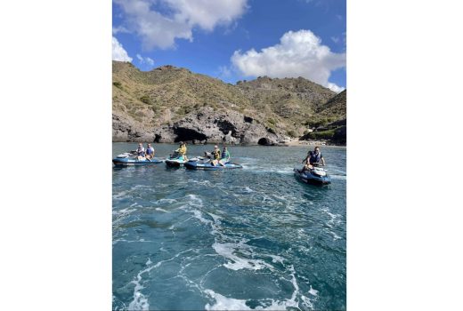 Los tours y experiencias con el alquiler de motos de agua en Murcia, con Kalima Charter