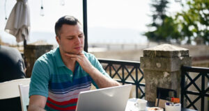 Verano sin tregua para los autónomos: el 36% no puede desconectar por los impagos