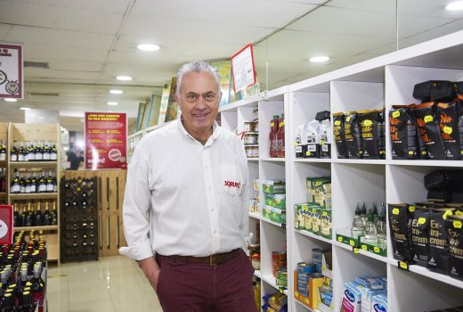Su éxito está en vender lo que otros no quieren