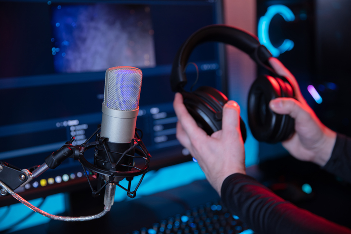 industria audio hablado español