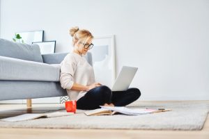 Formación online gratuita en IEBS