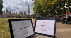 Lazza Global triunfa en Londres con doble premio a su IA financiera