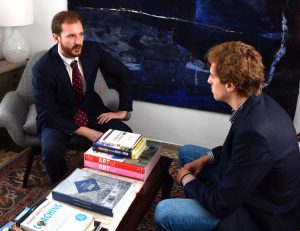 El aristócrata que te ayuda a mejorar tu curriculum