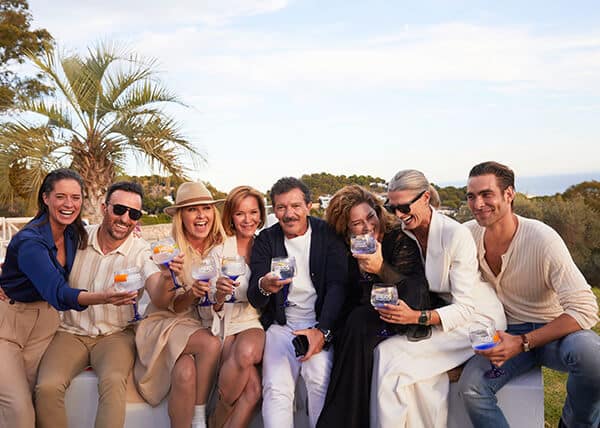 Larios y Antonio Banderas brindan por la Buena Vida 