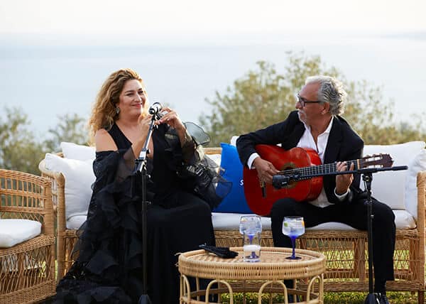 Larios y Antonio Banderas brindan por la Buena Vida 
