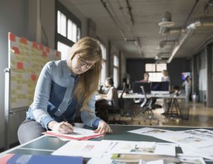 Las mujeres emprenden más por oportunidad