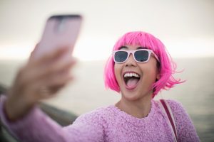 Los influencers de la Generación Z, la nueva prestación de las autónomas por maternidad, los planes de Uber de competir con las ambulancias privadas… así ha sido la semana