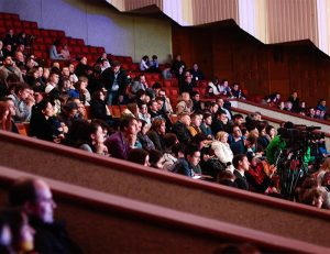 ¡Métete al público en el bolsillo! Recursos técnicos y retóricos para dar un buen discurso