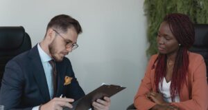 4 de cada 10 españoles se plantean hacer las maletas en busca de mejores oportunidades laborales