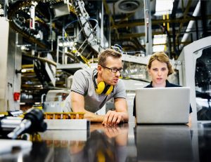 ¿Por qué emprenden más los ingenieros que los ADE?