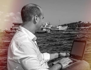 Renuncia a un sueldo de 11.000€ al mes… y tan contento