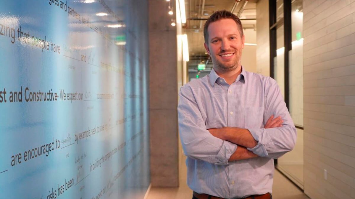 4 lecciones del CEO de LinkedIn tras ocupar el cargo en mitad de la pandemia