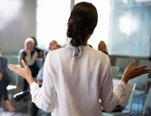 ¿Sabes cómo tributan las conferencias que ofreces a empresas?