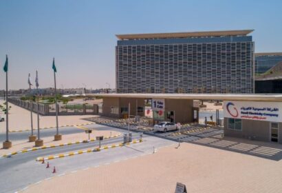 Saudi Electricity Company (SEC) logra crecimiento del 22% en beneficios netos en el segundo trimestre 2025
