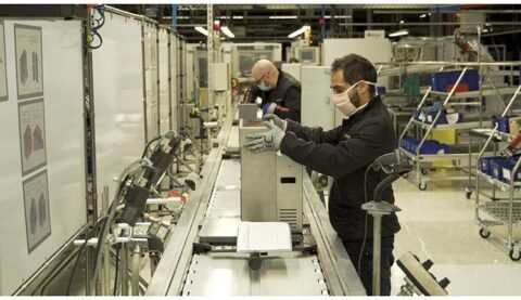 De fabricar coches a respiradores