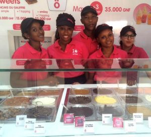 Smöoy inaugura en Guinea Conakry