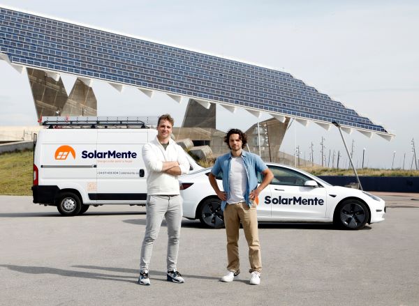Wouter Draijer (izquierda) y Victor Gardrinier, fundadores de SolarMente, cleantech en la que ha invertido Leonardo DiCaprio