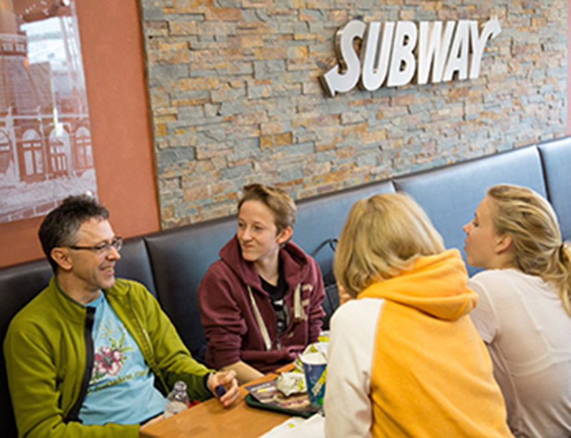 Subway desembarca en Puerto Banús