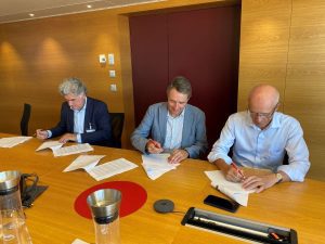 Firma del acuerdo entre Debiopharm y la biotech allega SunRock
