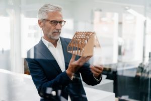¿Te has planteado alguna vez comprar la empresa para la que trabajas? Ni es una tontería, ni eres el primero en pensarlo