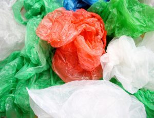 Estarás obligado a cobrar las bolsas de plástico, antes de fin de año