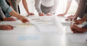 Toma de decisiones empresariales: un proceso entre racionalidad y creatividad