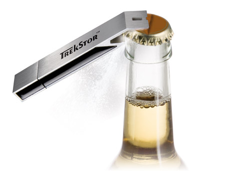 Pendrive y abrebotellas