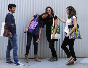 Tres hermanas para un ecommerce con textil africano