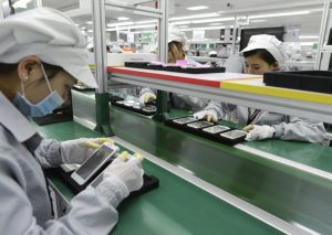 ¿Un salto de la fabricación a los servicios móviles?