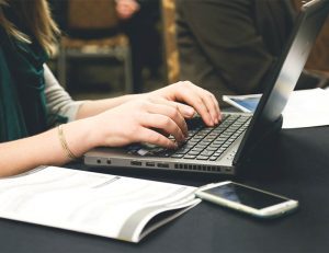 Vender con “chuleta”: técnicas para preparar un argumentario de venta