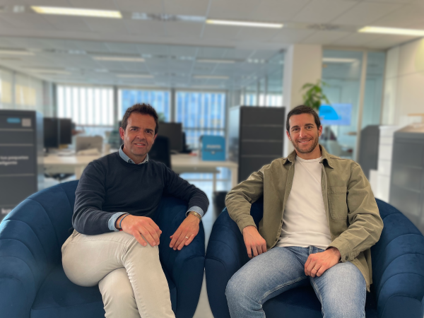 Xavi Valverde (derecha) e Iván Lorca, dos de los fundadores de Kanguro, que acaba de levanta 2 millones de euros en una ronda de financiación